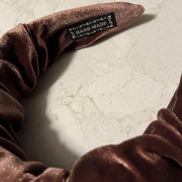 NWT Gleaming Gala Brown Velvet Headband - Picture 4 of 6